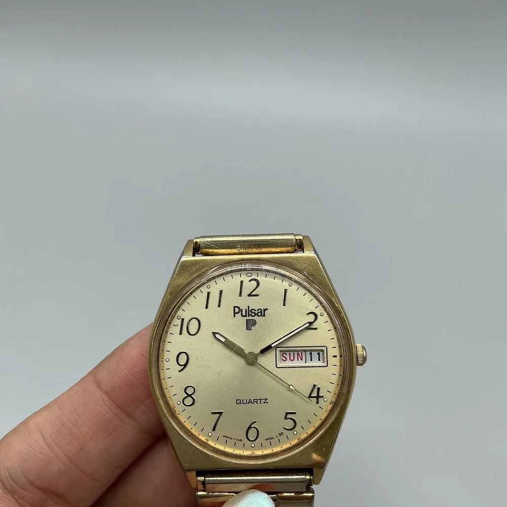 Vintage Pulsar Mens Watch 34mm Gold Tone Day Date H148-8009 Stretch New Battery